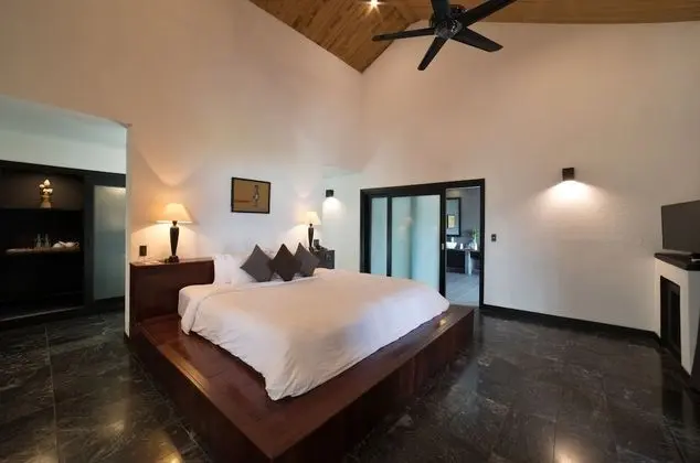 Villa (Hillside Pool)