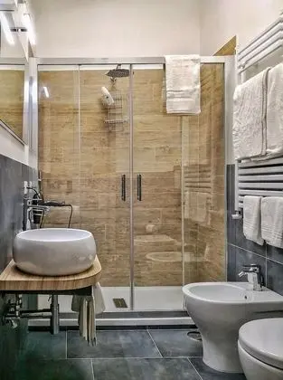 Tek Büyük veya İki Ayrı Yataklı Oda, Banyolu/Duşlu