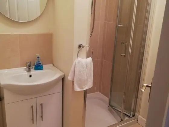 Deluxe Dört Kişilik Oda, Banyolu/Duşlu