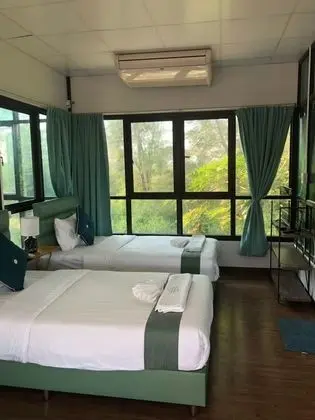 Deluxe Room with Balcony and Sea View