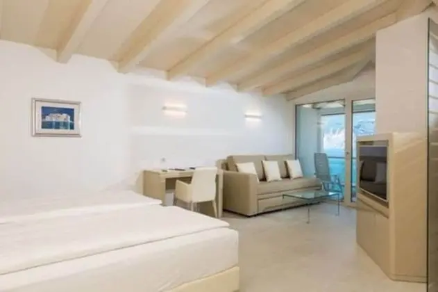 Junior Süit, Göl Manzaralı