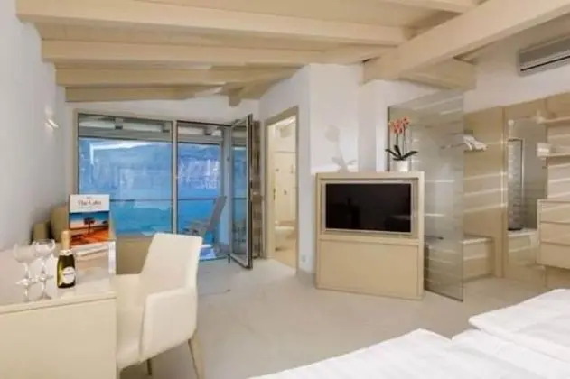 Junior Süit, Göl Manzaralı