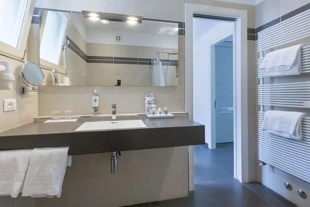 Junior Süit, Göl Manzaralı