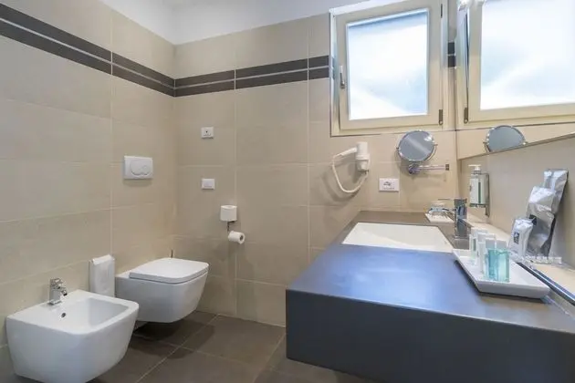 Junior Süit, Göl Manzaralı