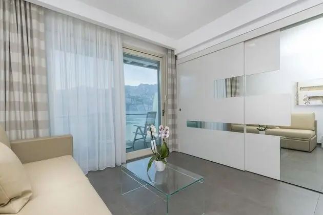 Junior Süit, Göl Manzaralı