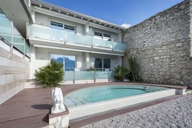 Junior Süit, Göl Manzaralı