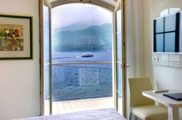 Tek Büyük veya İki Ayrı Yataklı Oda, Balkon, Göl Manzaralı