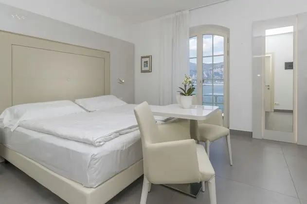 Tek Büyük veya İki Ayrı Yataklı Oda, Balkon, Göl Manzaralı