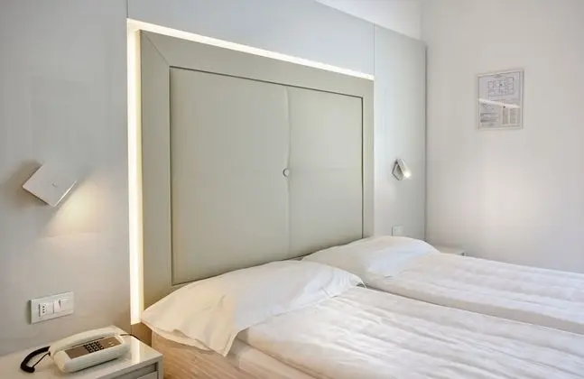 Tek Büyük veya İki Ayrı Yataklı Oda, Kısmi Göl Manzaralı