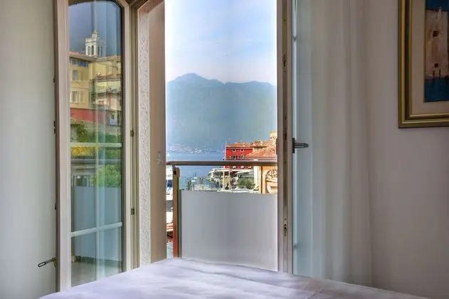 Tek Büyük veya İki Ayrı Yataklı Oda, Kısmi Göl Manzaralı