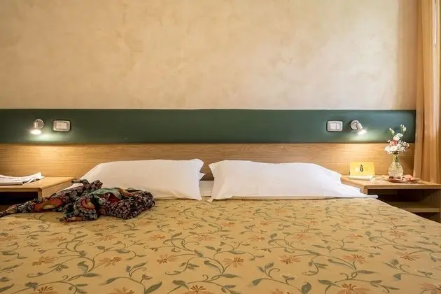 Classic Tek Büyük Yataklı Oda