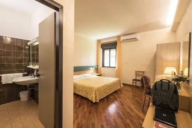 Classic Tek Büyük Yataklı Oda