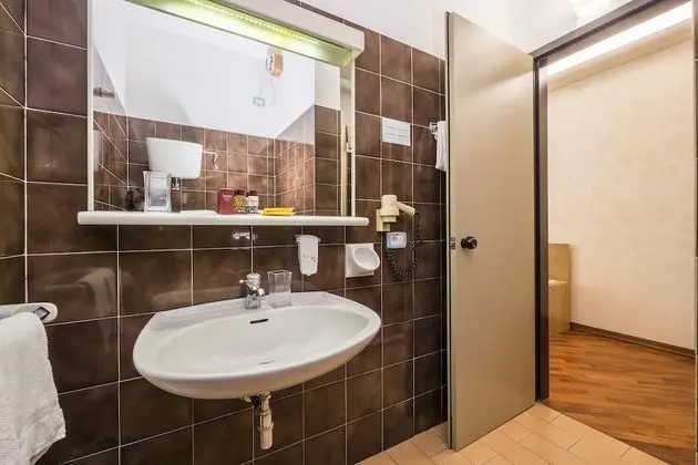 Classic Tek Büyük Yataklı Oda