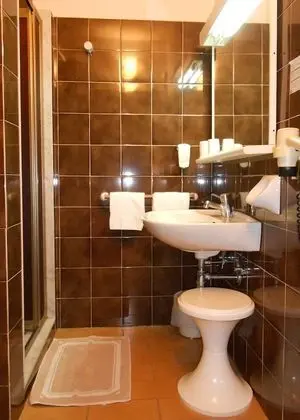 Classic Tek Büyük Yataklı Oda