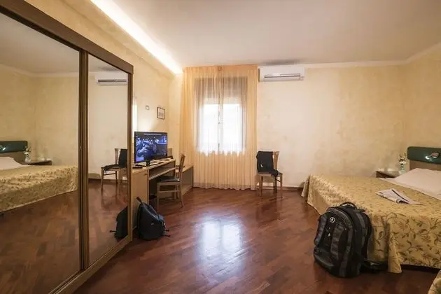 Classic Üç Kişilik Oda