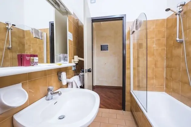 Classic Üç Kişilik Oda