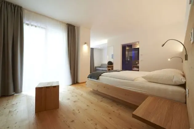Junior Süit, Balkon