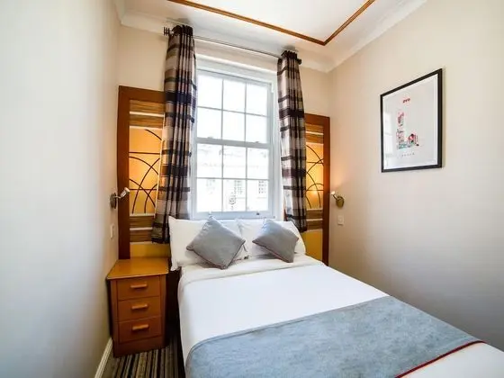 Standard Tek Büyük Yataklı Oda