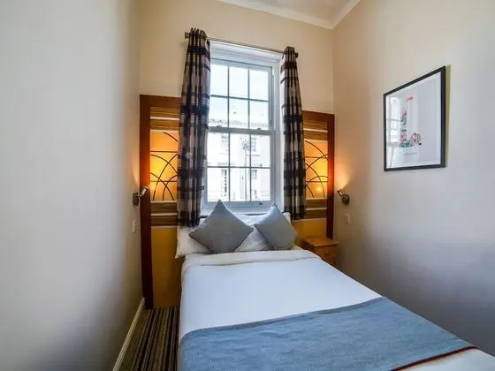 Standard Tek Büyük Yataklı Oda