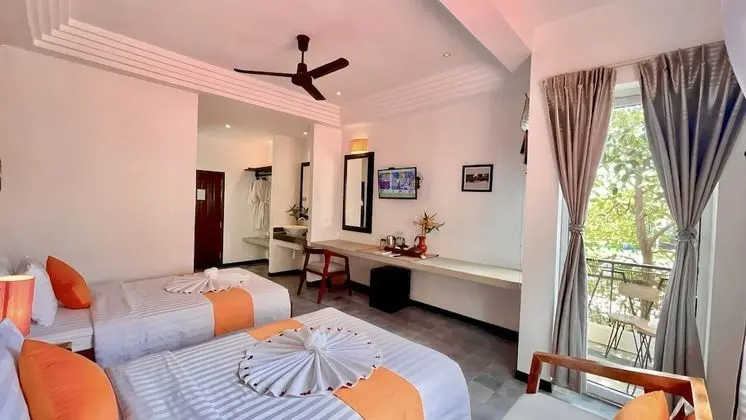 Premier Oda, Balkon, Havuz Manzaralı
