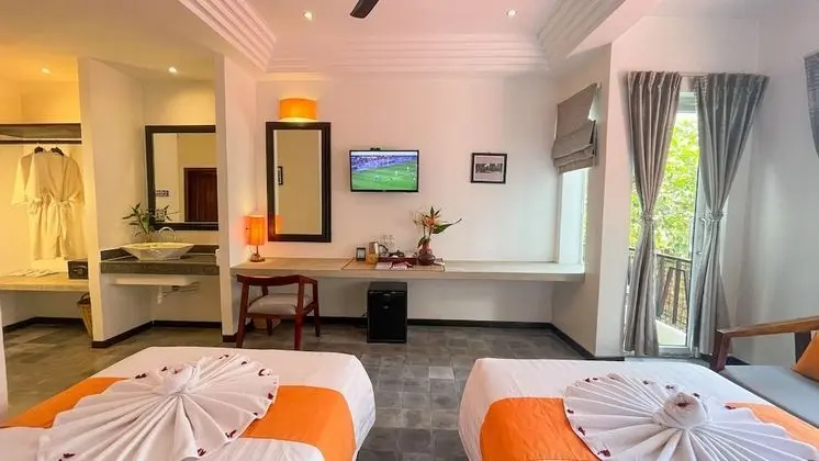 Premier Oda, Balkon, Havuz Manzaralı
