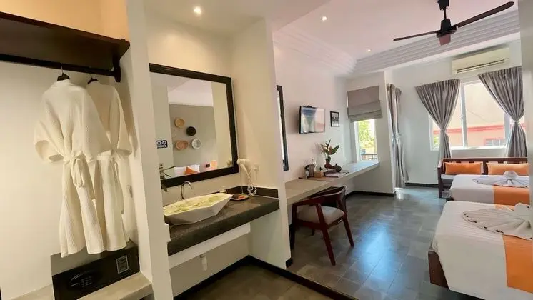 Premier Oda, Balkon, Havuz Manzaralı