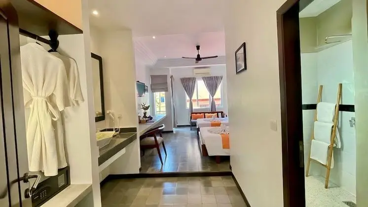 Premier Oda, Balkon, Havuz Manzaralı