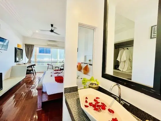 Stüdyo, Balkon, Havuz Manzaralı