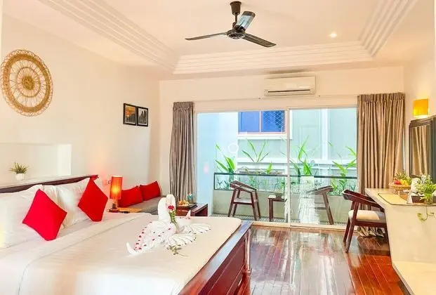 Stüdyo, Balkon, Havuz Manzaralı