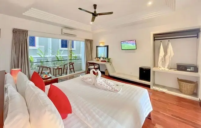 Stüdyo, Balkon, Havuz Manzaralı
