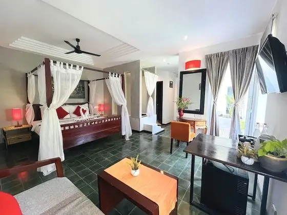 Tek Kişilik Oda, Balkon, Havuz Manzaralı