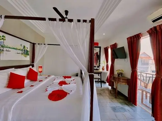Tek Kişilik Oda, Balkon, Havuz Manzaralı