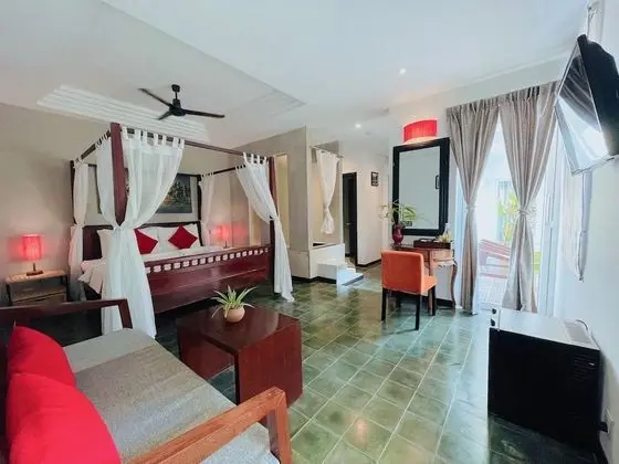 Tek Kişilik Oda, Balkon, Havuz Manzaralı