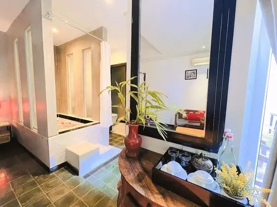 Tek Kişilik Oda, Balkon, Havuz Manzaralı