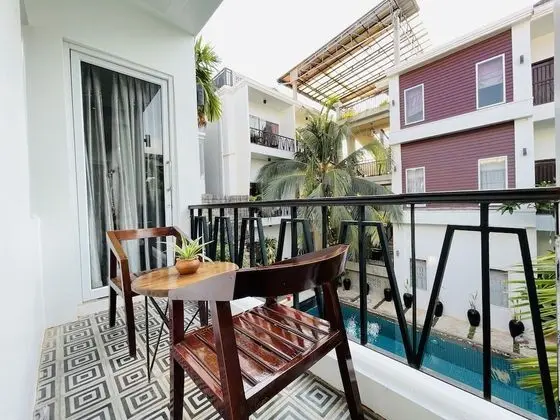 Tek Kişilik Oda, Balkon, Havuz Manzaralı