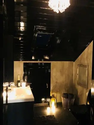 Exclusive Tek Büyük Yataklı Oda