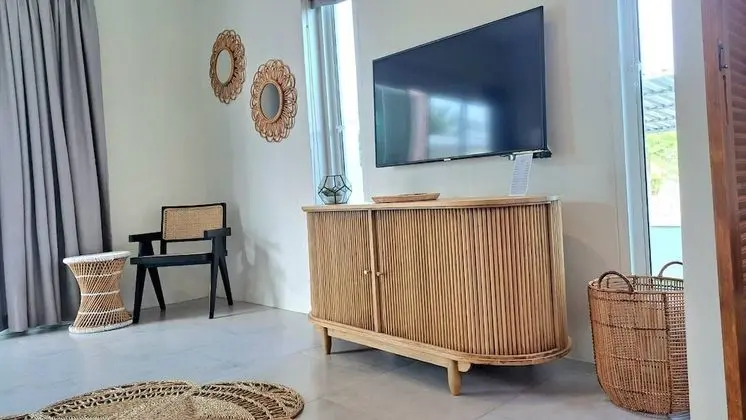 Luxury 6-Bedroom Beach Front Villa