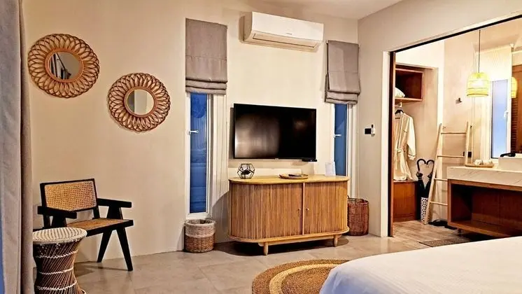 Luxury 6-Bedroom Beach Front Villa