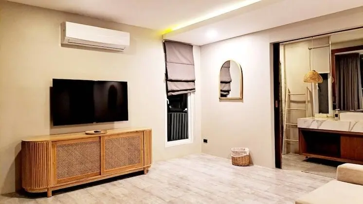 Luxury 6-Bedroom Beach Front Villa