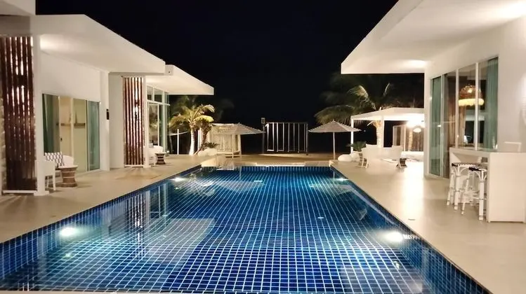 Luxury 6-Bedroom Beach Front Villa