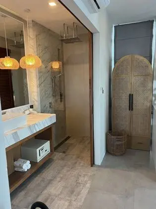 Luxury 6-Bedroom Beach Front Villa