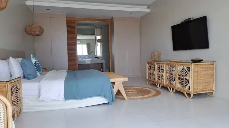 Luxury 7-Bedroom Beachfront Villa