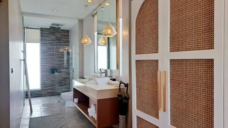 Luxury 7-Bedroom Beachfront Villa