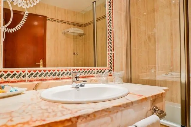 Üç Kişilik Oda (2 Adults + 1 Child)