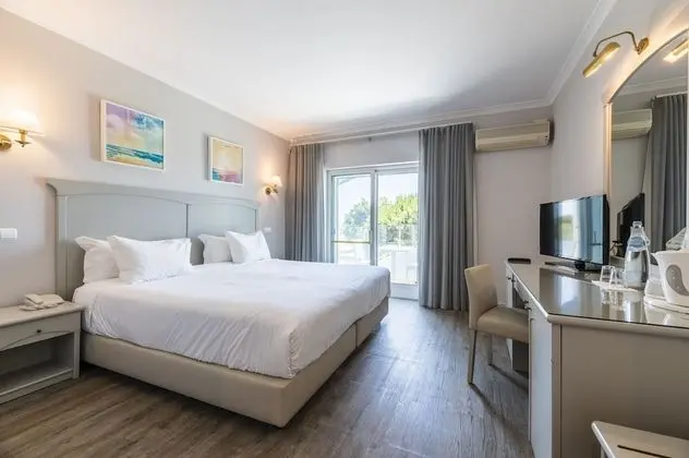 Classic Tek Büyük veya İki Ayrı Yataklı Oda, Balkon