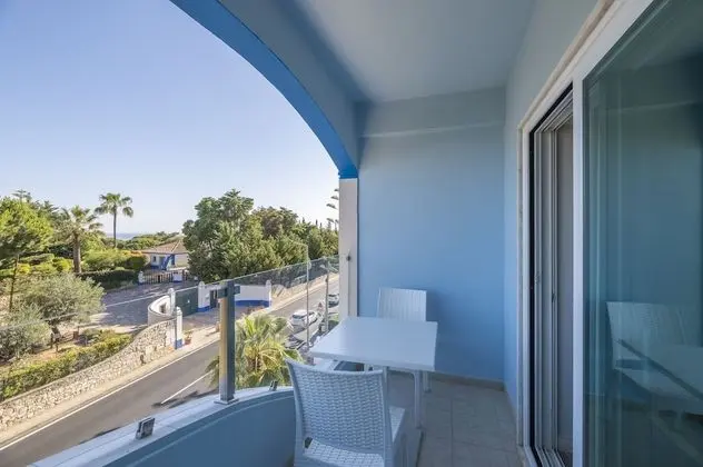 Classic Tek Büyük veya İki Ayrı Yataklı Oda, Balkon