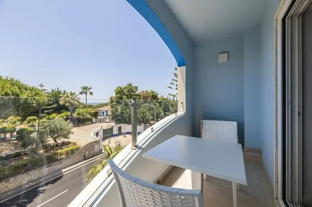 Classic Tek Büyük veya İki Ayrı Yataklı Oda, Balkon