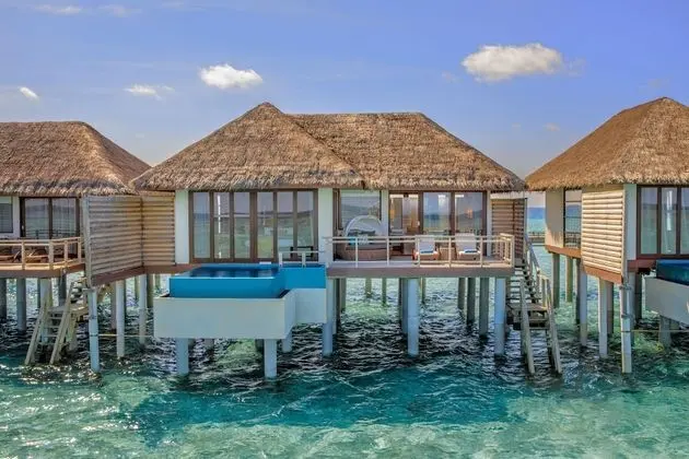 Water Bungalow with Pool