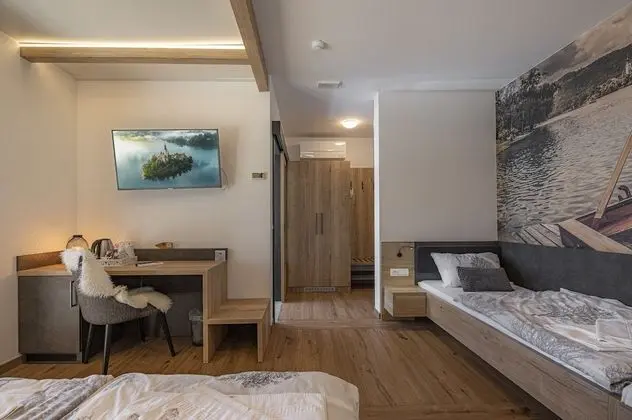 City Tek Büyük Yataklı Oda