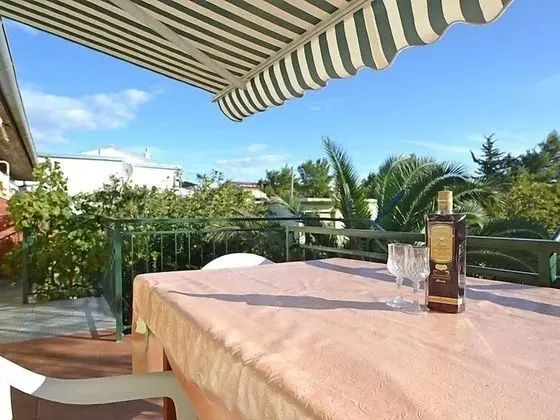 Apart Daire (Velebit - 130m to the beach - A1(5+1))